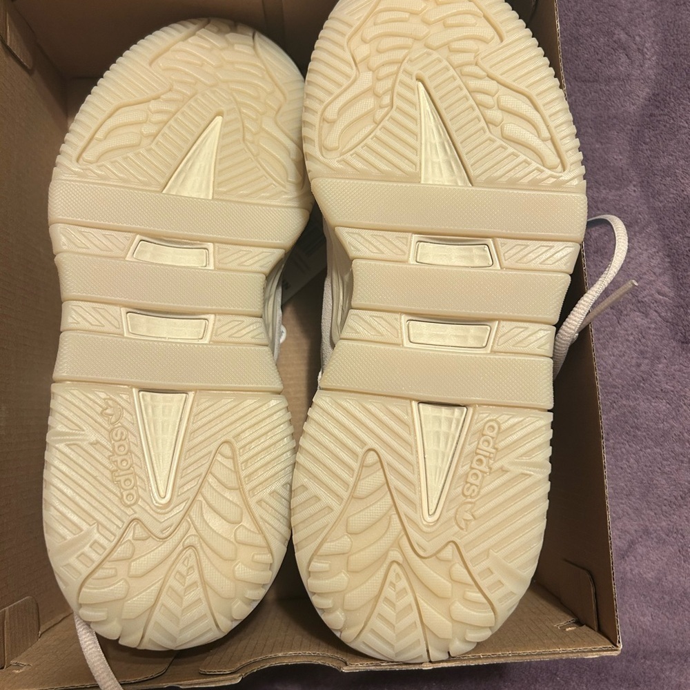 Adidas Cream Sneakers Retro-Inspired Chunky Sole - Picture 7 of 7